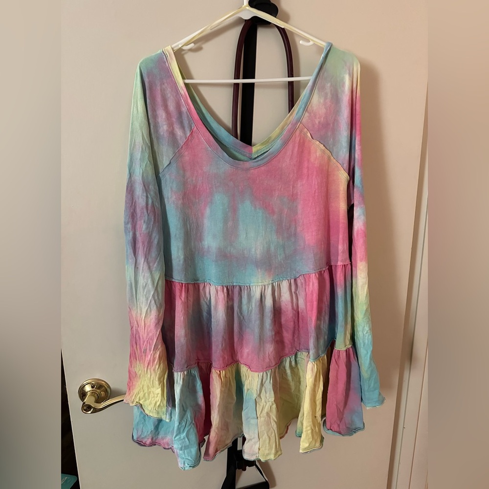 TYE DYE LONG SLEEVE BOUTIQUE TOP